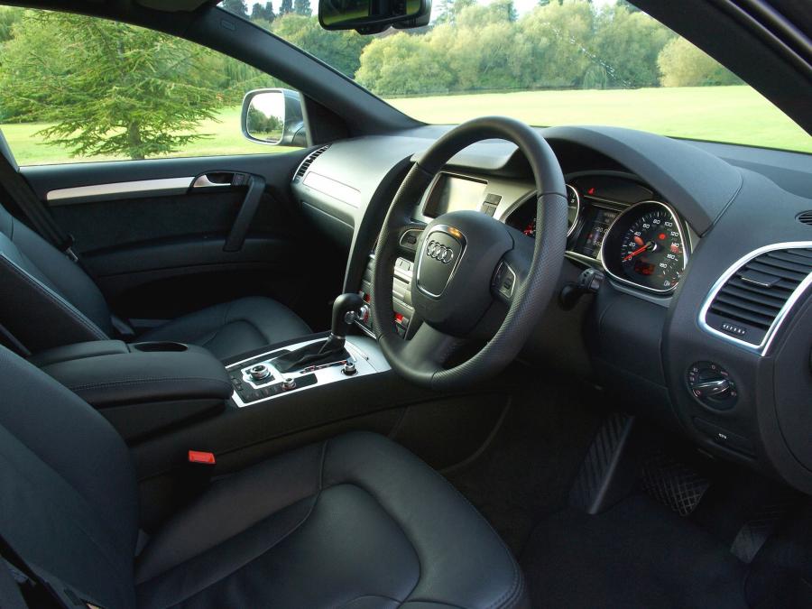 Интерьер Audi Q7 3.0 TDI Quattro (4L) 2009 года  (UK) (фото 12 из 13)